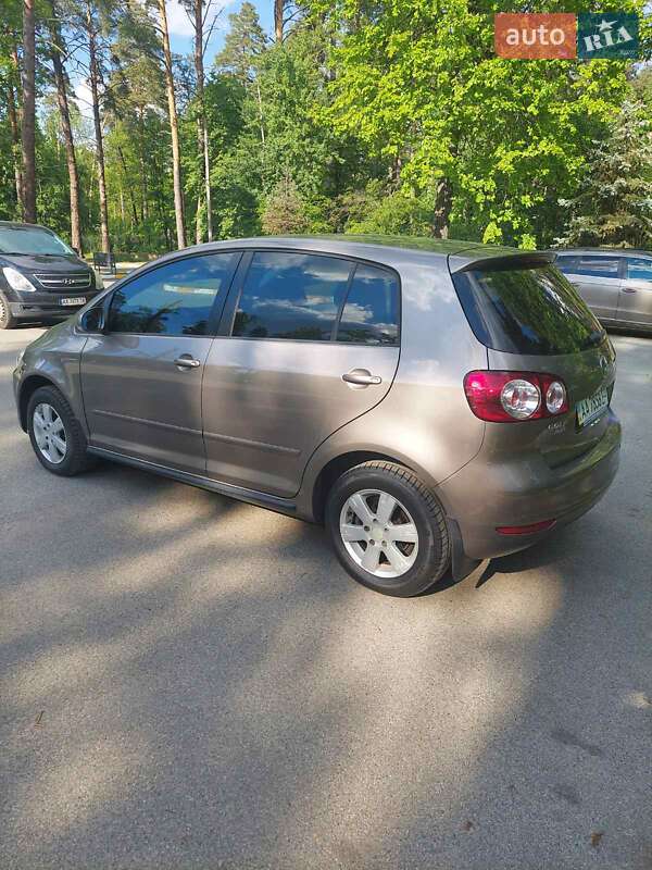 Хетчбек Volkswagen Golf 2010 в Києві