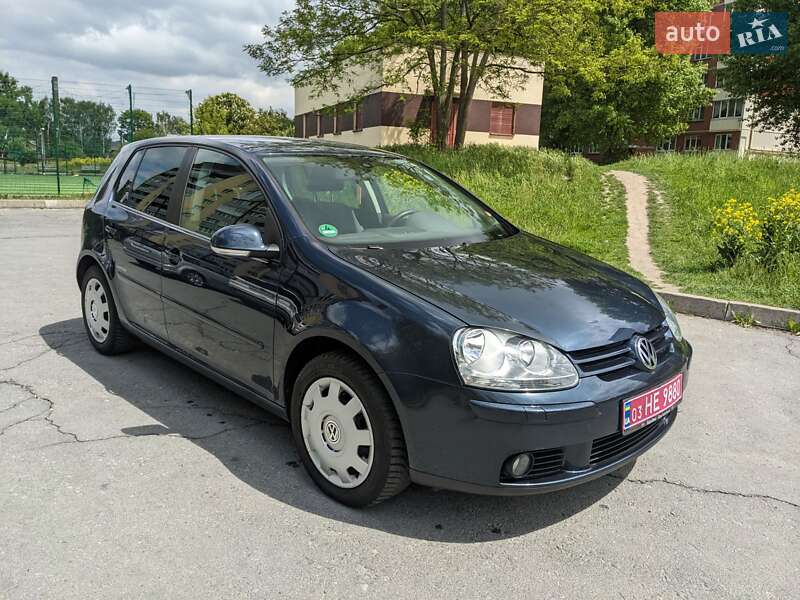 Хетчбек Volkswagen Golf 2008 в Звягелі
