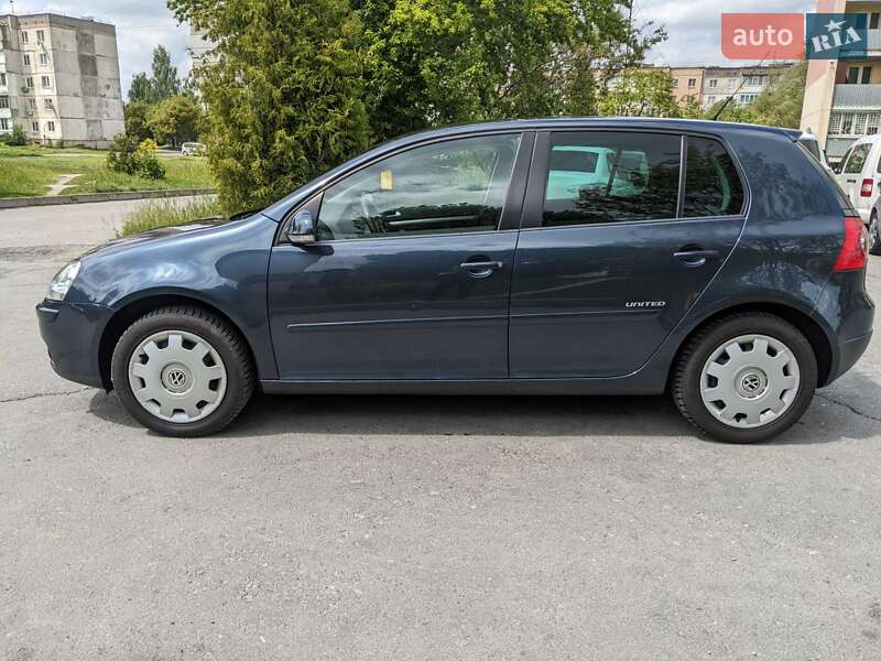 Хетчбек Volkswagen Golf 2008 в Звягелі