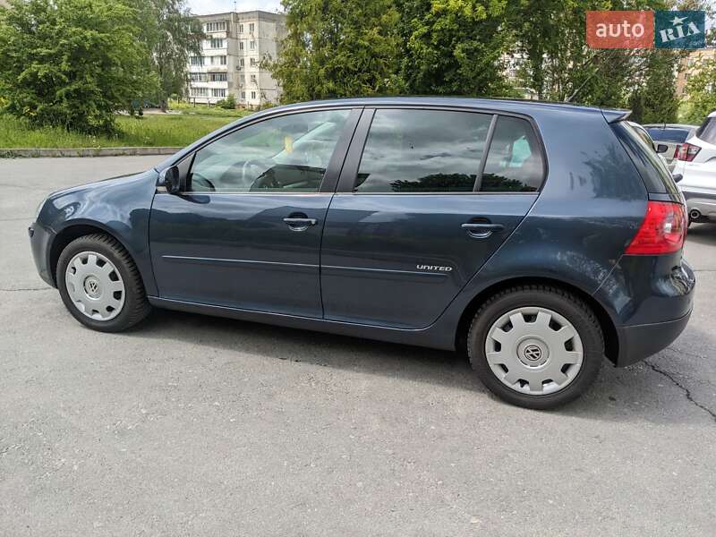 Хетчбек Volkswagen Golf 2008 в Звягелі