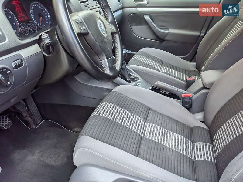 Хетчбек Volkswagen Golf 2008 в Звягелі