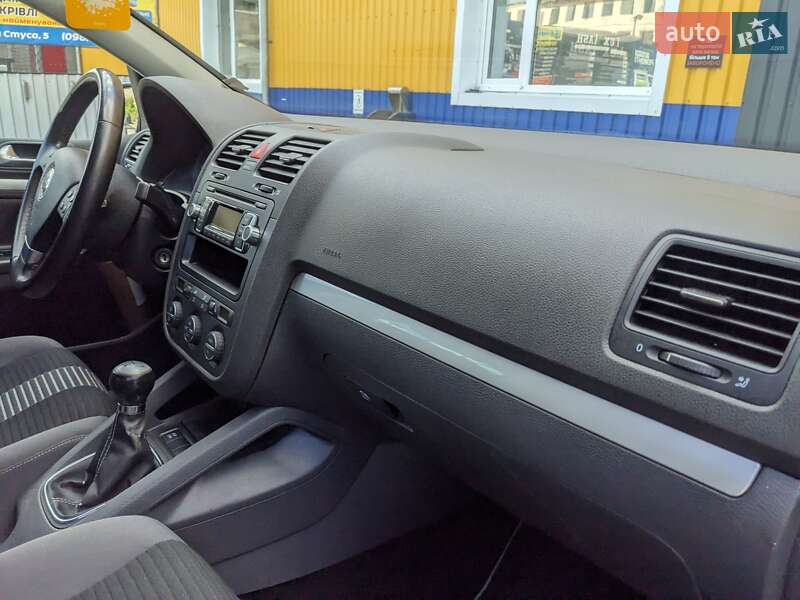 Хетчбек Volkswagen Golf 2008 в Звягелі