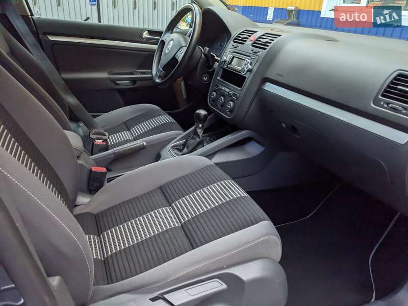 Хетчбек Volkswagen Golf 2008 в Звягелі