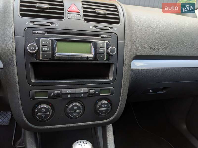 Хетчбек Volkswagen Golf 2008 в Звягелі