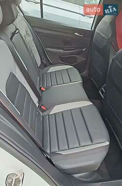 Хетчбек Volkswagen Golf 2015 в 