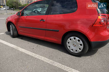 Хетчбек Volkswagen Golf 2005 в 