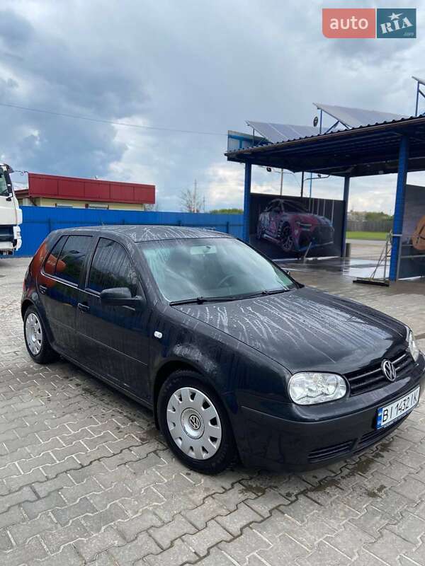 Хетчбек Volkswagen Golf 2002 в 