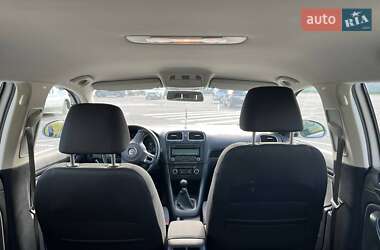 Универсал Volkswagen Golf 2010 в 