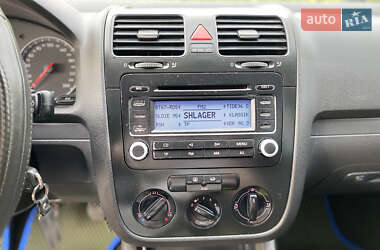 Хетчбек Volkswagen Golf 2006 в 