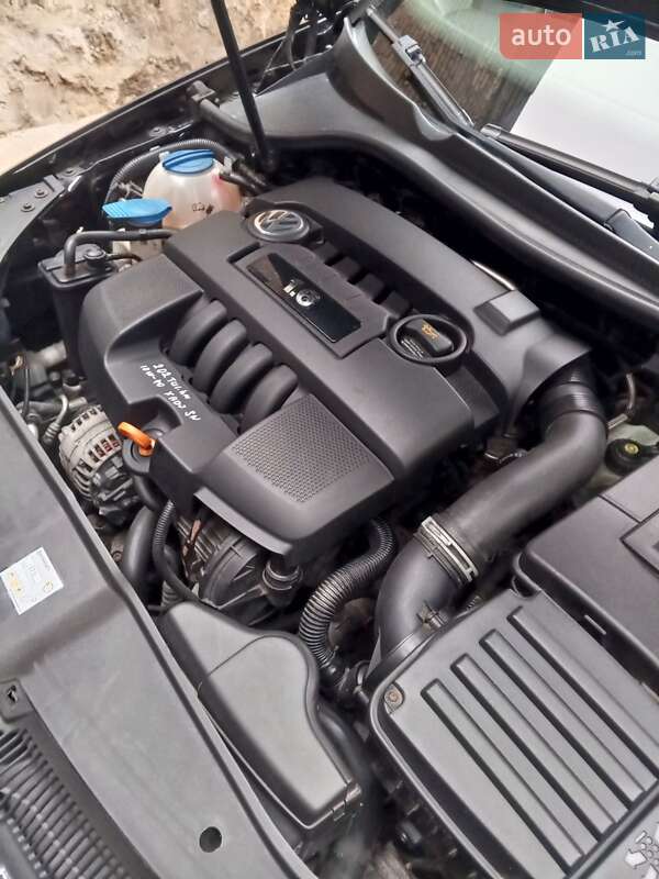 Хэтчбек Volkswagen Golf 2005 в Киеве