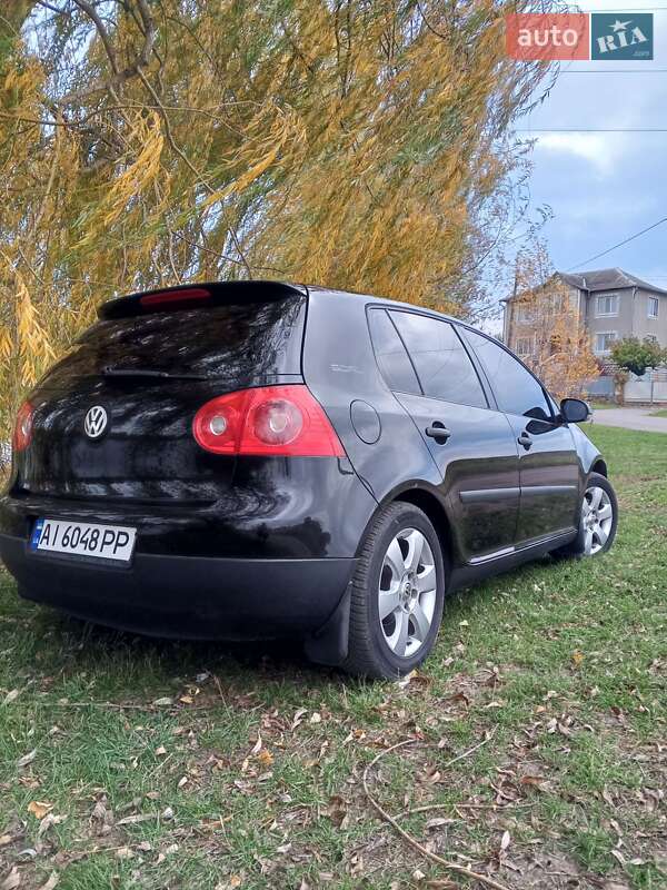 Хэтчбек Volkswagen Golf 2005 в Киеве