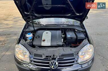 Хетчбек Volkswagen Golf 2005 в 