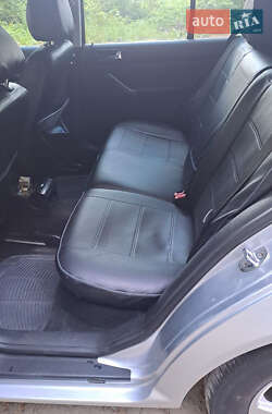 Хетчбек Volkswagen Golf 2002 в 