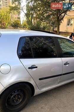Хетчбек Volkswagen Golf 2004 в 