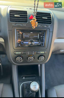 Хэтчбек Volkswagen Golf 2007 в 