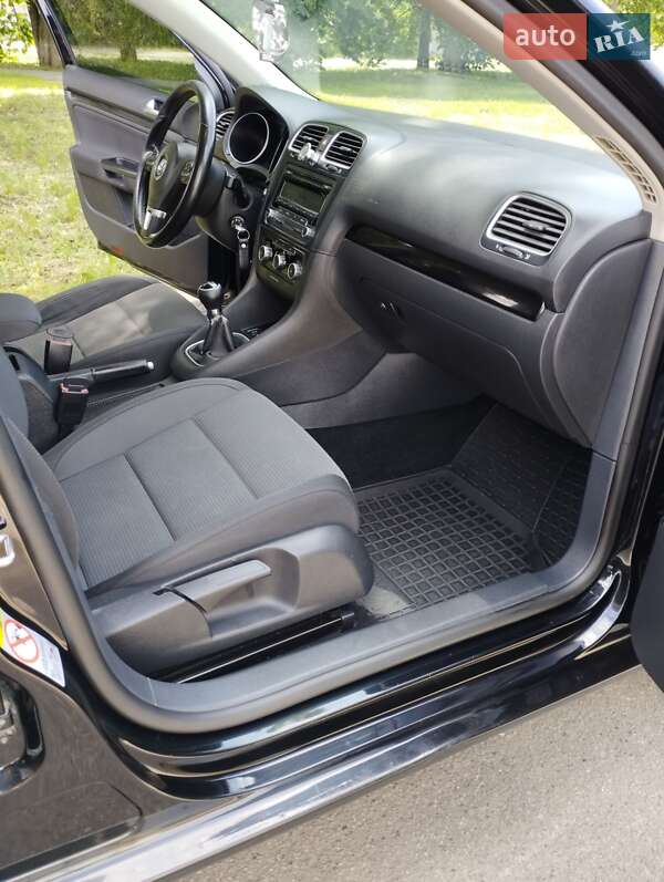 Універсал Volkswagen Golf 2010 в Полтаві