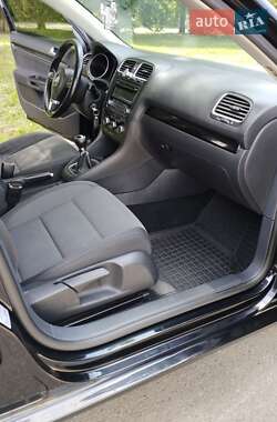 Универсал Volkswagen Golf 2010 в 