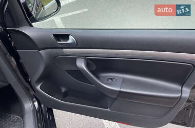 Хэтчбек Volkswagen Golf 2008 в 