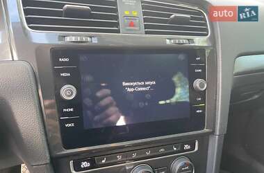 Хетчбек Volkswagen Golf 2017 в 