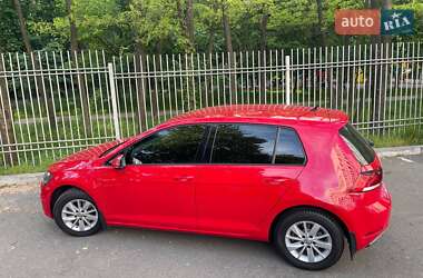 Хетчбек Volkswagen Golf 2017 в 