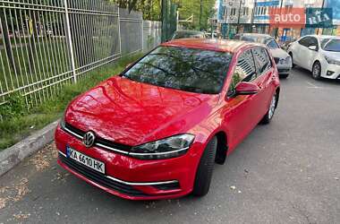 Хетчбек Volkswagen Golf 2017 в 