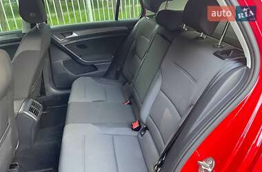 Хетчбек Volkswagen Golf 2017 в 