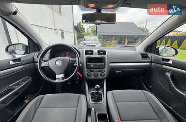 Хэтчбек Volkswagen Golf 2008 в 