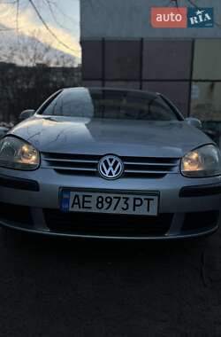 Хэтчбек Volkswagen Golf 2004 в 