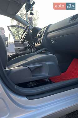 Хэтчбек Volkswagen Golf 2004 в 