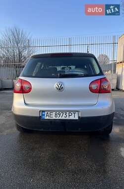 Хэтчбек Volkswagen Golf 2004 в 