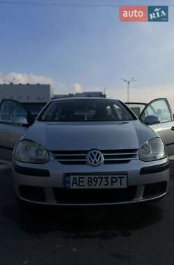 Хэтчбек Volkswagen Golf 2004 в 