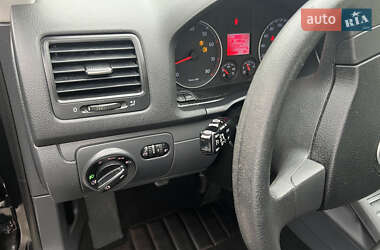 Хэтчбек Volkswagen Golf 2009 в 