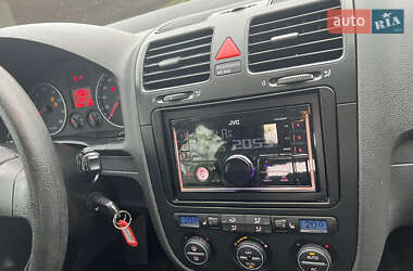 Хэтчбек Volkswagen Golf 2009 в 