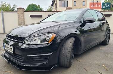 Хетчбек Volkswagen Golf 2015 в 