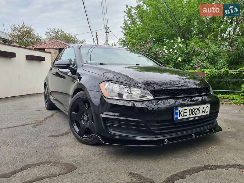 Хетчбек Volkswagen Golf 2015 в 