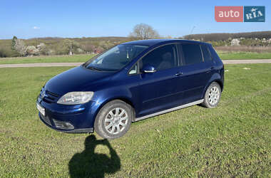 Хэтчбек Volkswagen Golf 2005 в 