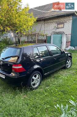 Хэтчбек Volkswagen Golf 2002 в 