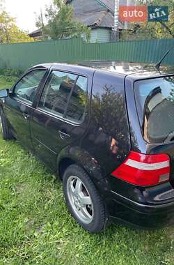 Хэтчбек Volkswagen Golf 2002 в 
