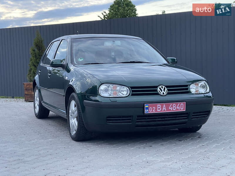 Хэтчбек Volkswagen Golf 2003 в 