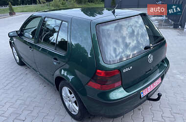 Хэтчбек Volkswagen Golf 2003 в 