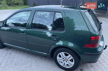 Хэтчбек Volkswagen Golf 2003 в 