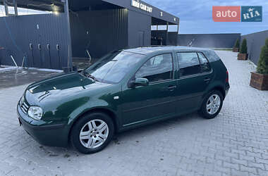 Хэтчбек Volkswagen Golf 2003 в 
