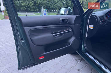 Хэтчбек Volkswagen Golf 2003 в 