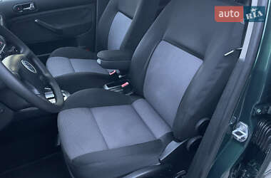 Хэтчбек Volkswagen Golf 2003 в 