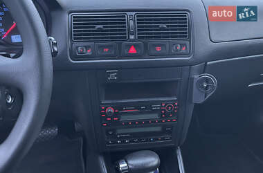 Хэтчбек Volkswagen Golf 2003 в 