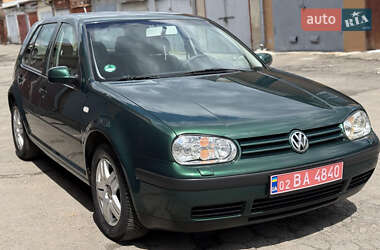 Хэтчбек Volkswagen Golf 2003 в 
