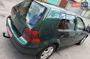 Хэтчбек Volkswagen Golf 2003 в 