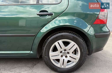 Хэтчбек Volkswagen Golf 2003 в 