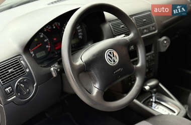 Хэтчбек Volkswagen Golf 2003 в 