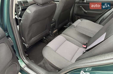 Хэтчбек Volkswagen Golf 2003 в 